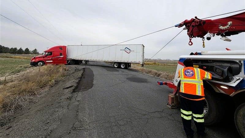 Emergency semi-truck towing